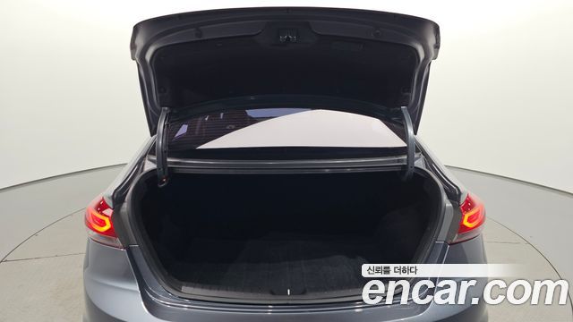 Hyundai AVANTE 2018 — photo 29