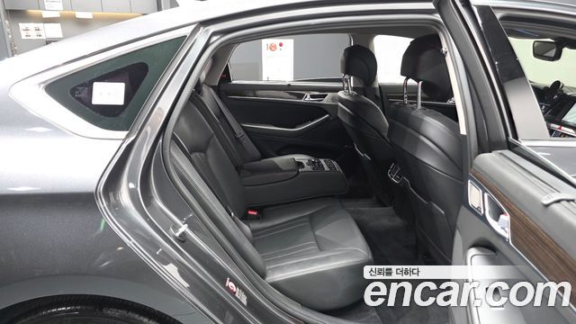 Genesis G80 2019 — photo 18