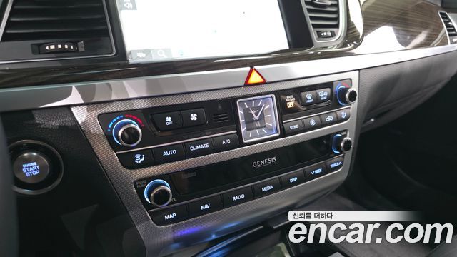 Genesis G80 2019 — photo 22