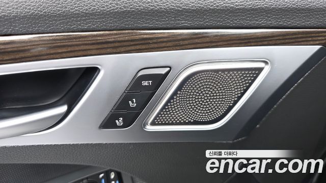 Genesis G80 2019 — photo 32
