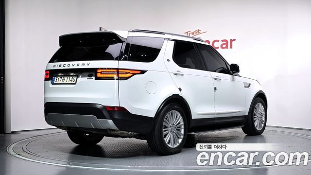 Land Rover Discovery 2018 — photo 2
