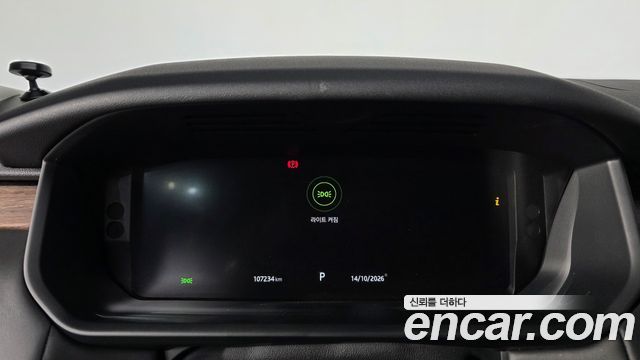 Land Rover Discovery 2018 — photo 11