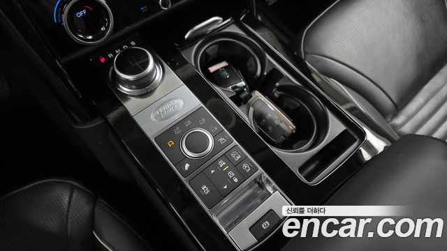 Land Rover Discovery 2018 — photo 12