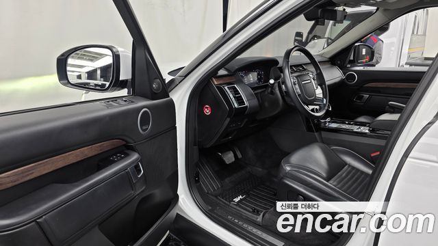 Land Rover Discovery 2018 — photo 13