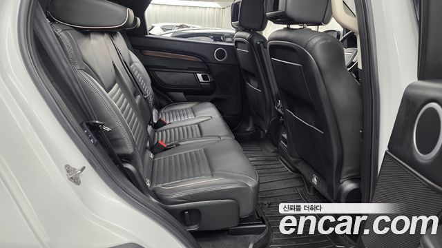Land Rover Discovery 2018 — photo 17
