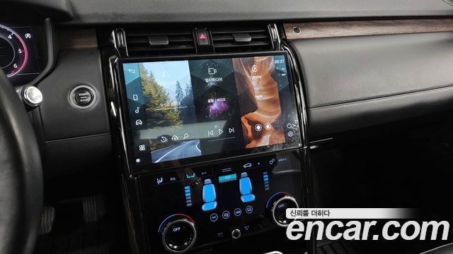 Land Rover Discovery 2018 — photo 19