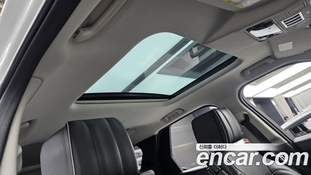 Land Rover Discovery 2018 — photo 23