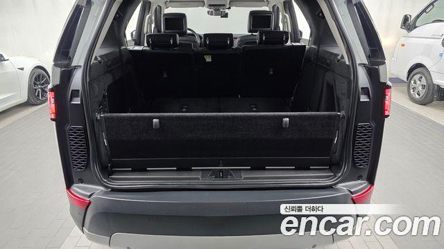 Land Rover Discovery 2018 — photo 26