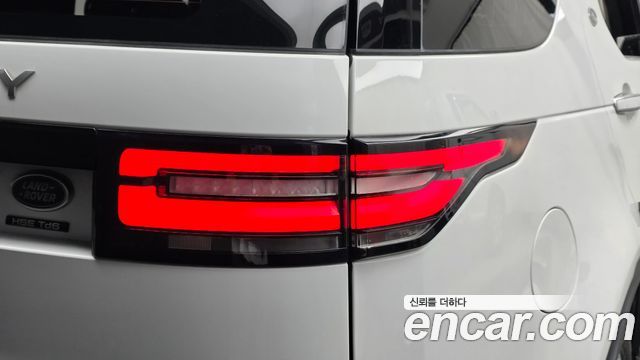 Land Rover Discovery 2018 — photo 9