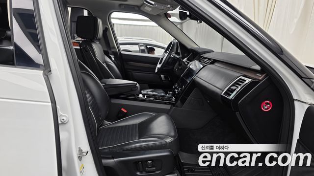Land Rover Discovery 2018 — photo 16