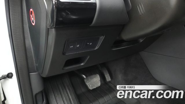 Land Rover Discovery 2018 — photo 27