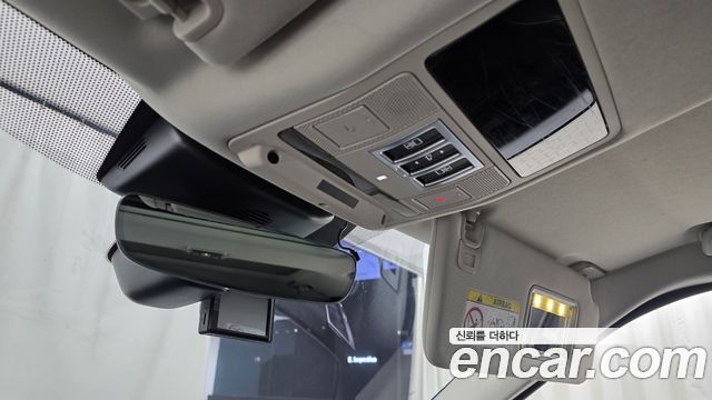 Land Rover Discovery 2018 — photo 29