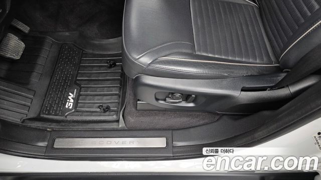 Land Rover Discovery 2018 — photo 30