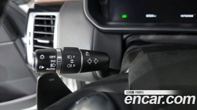 Land Rover Discovery 2018 — photo 31