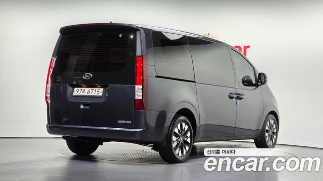Hyundai Staria 2022 — photo 2