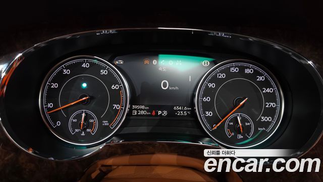 Bentley Bentayga 2017 — photo 11
