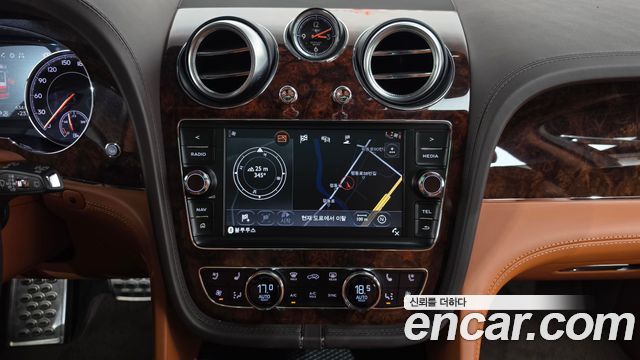 Bentley Bentayga 2017 — photo 19