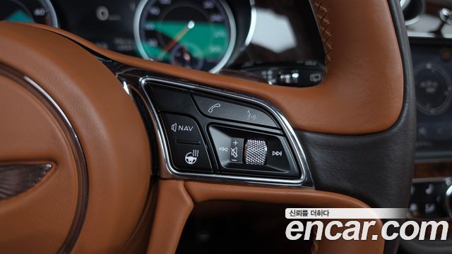 Bentley Bentayga 2017 — photo 23