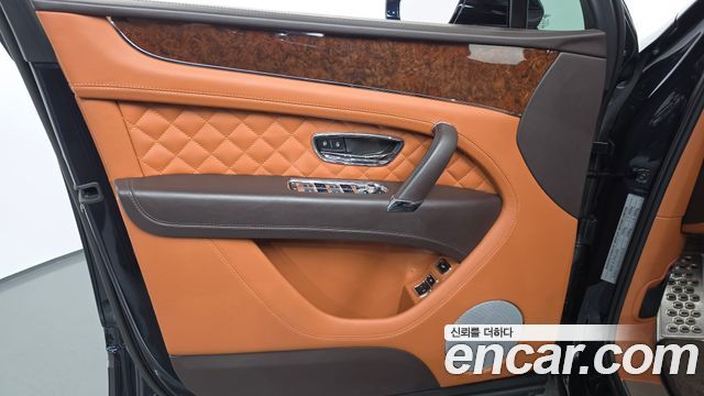 Bentley Bentayga 2017 — photo 14