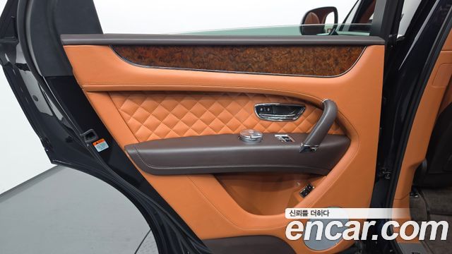 Bentley Bentayga 2017 — photo 15