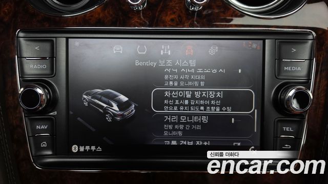 Bentley Bentayga 2017 — photo 33