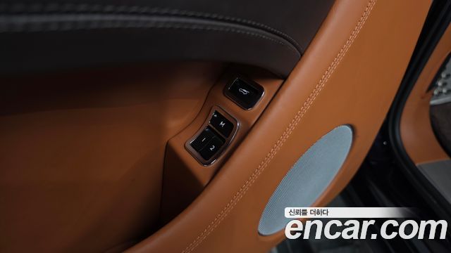 Bentley Bentayga 2017 — photo 36