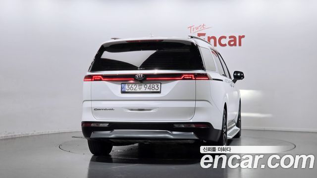 Kia Canival 2021 — photo 4