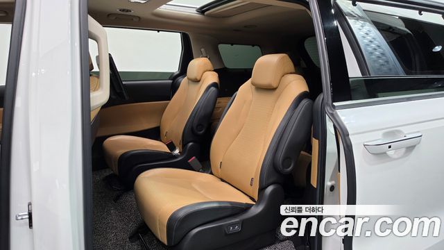 Kia Canival 2021 — photo 11