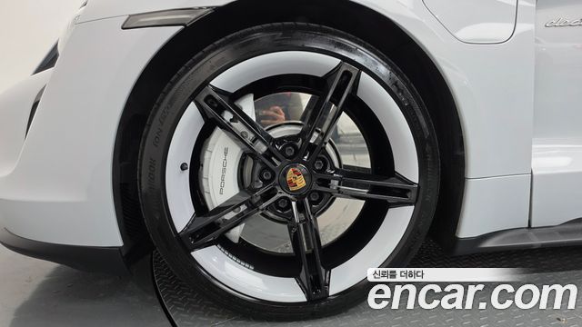 Porsche Taycan 2021 — photo 5