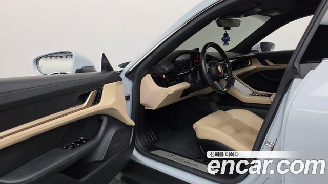 Porsche Taycan 2021 — photo 13