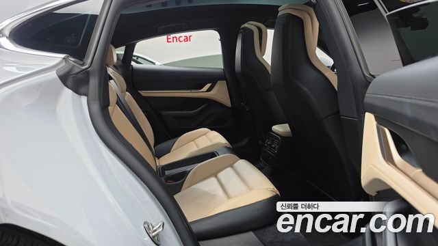 Porsche Taycan 2021 — photo 17