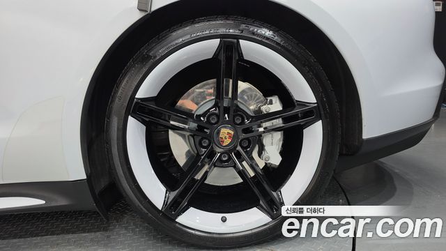 Porsche Taycan 2021 — photo 7