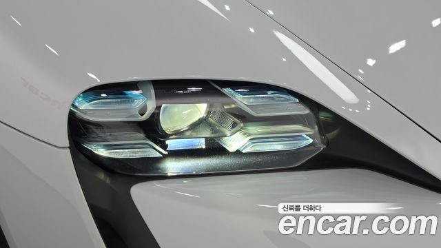 Porsche Taycan 2021 — photo 8