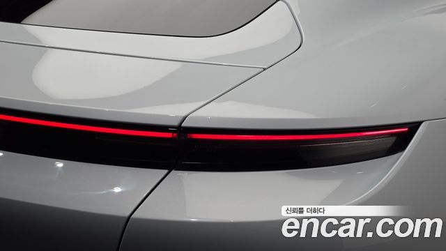 Porsche Taycan 2021 — photo 9