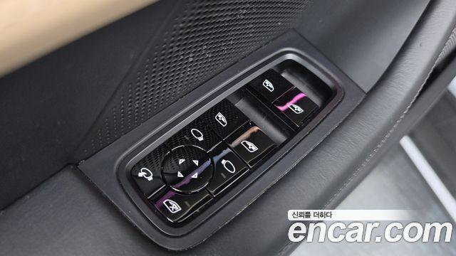Porsche Taycan 2021 — photo 28