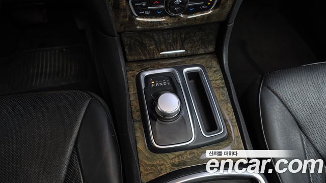 Chrysler 300C 2015 — photo 9