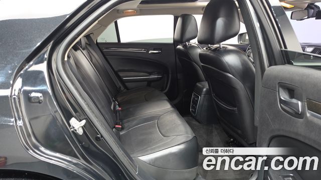Chrysler 300C 2015 — photo 12