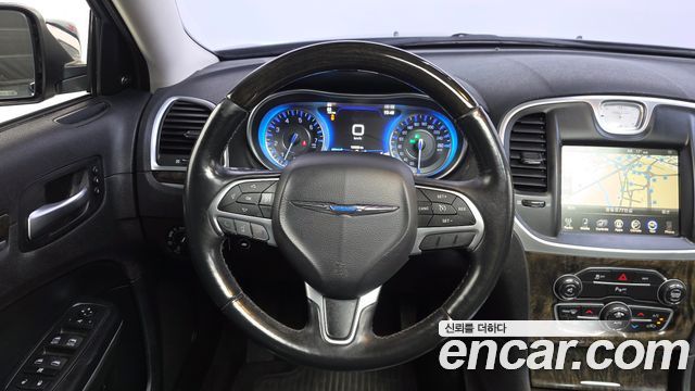 Chrysler 300C 2015 — photo 13