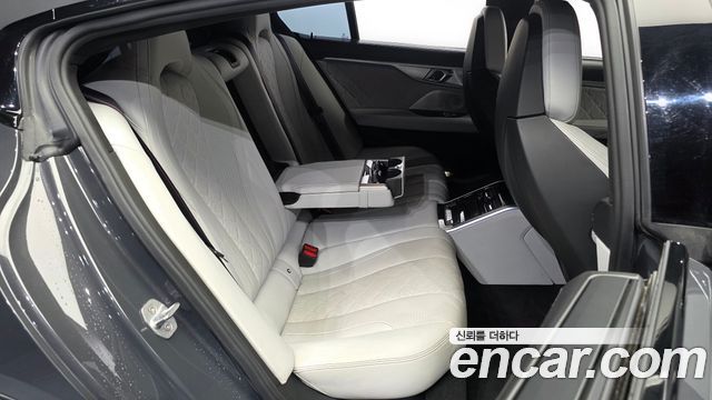 BMW M8 2020 — photo 12