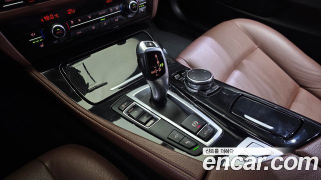 BMW 5-Series 2016 — photo 9