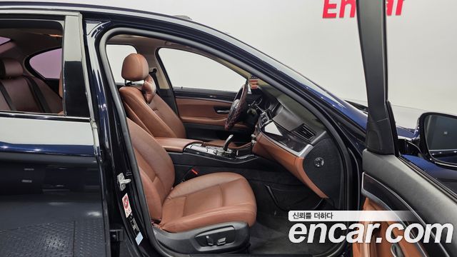 BMW 5-Series 2016 — photo 11