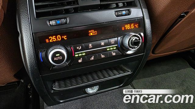 BMW 5-Series 2016 — photo 18