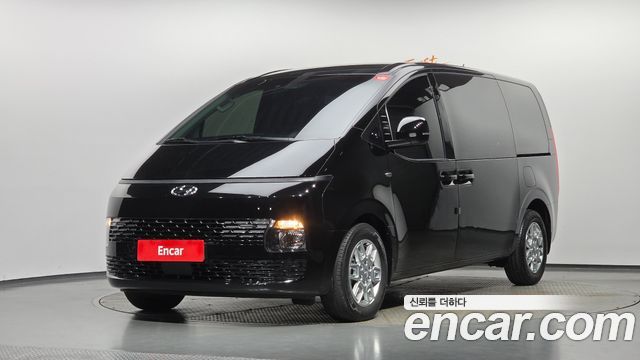 Hyundai Staria 2023 — photo 1