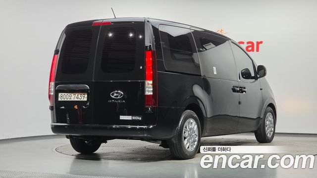 Hyundai Staria 2023 — photo 2