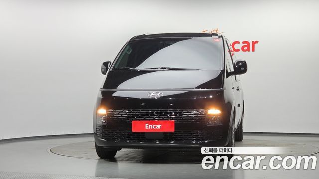 Hyundai Staria 2023 — photo 3