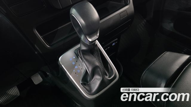 Hyundai Staria 2023 — photo 9