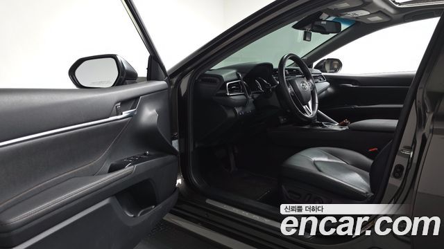 Toyota Camry 2018 — photo 13