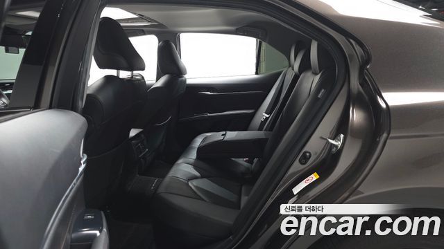 Toyota Camry 2018 — photo 18