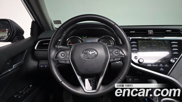 Toyota Camry 2018 — photo 19