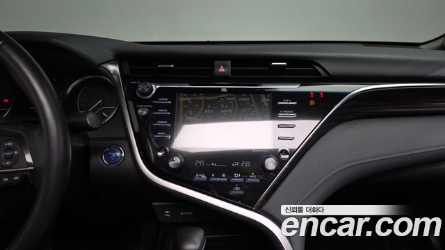 Toyota Camry 2018 — photo 20
